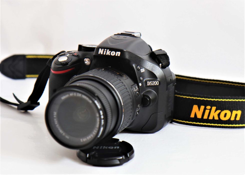 Nikon D5200 com lente Nikon 18-55mm máquina fotográfica digital reflex
