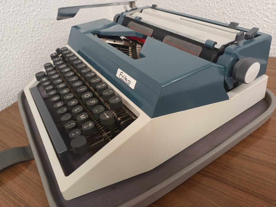 Máquina de escrever Erika model 30