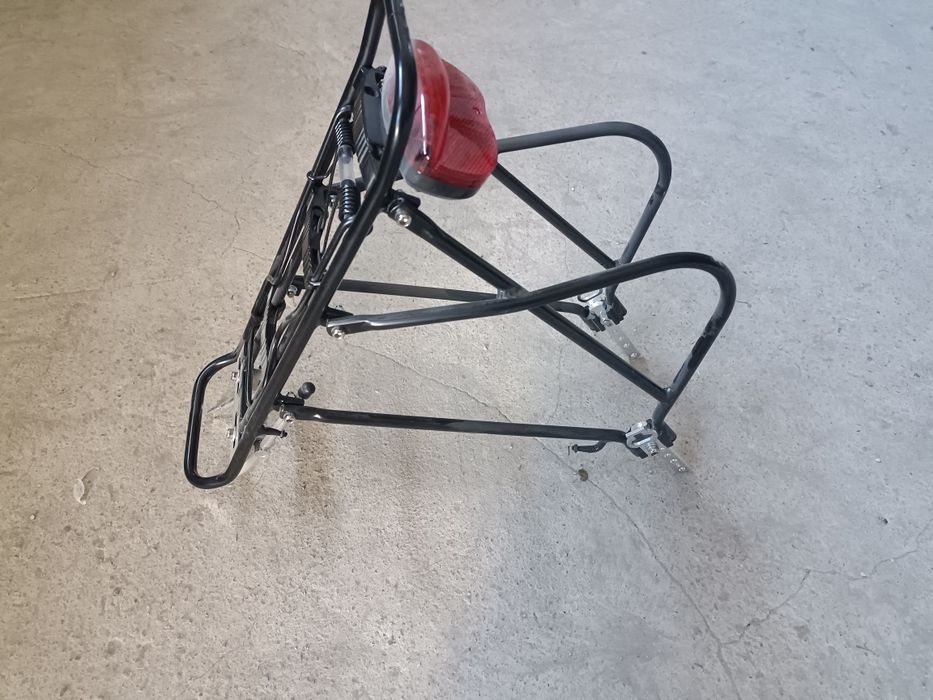 Mocny bagażnik rowerowy aluminiowy pod sakwy Black