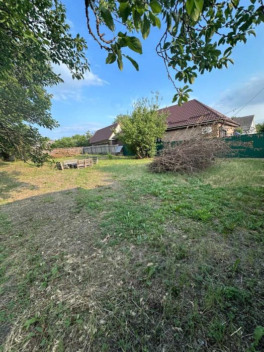 Будинок біля центру з ділянкою 8 соток