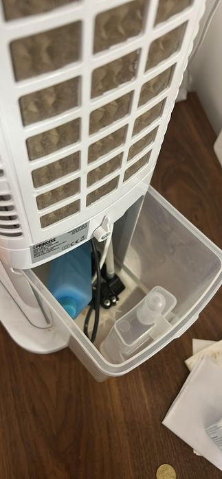 Vendo ventilador que refresca a água e gelo em bom estado