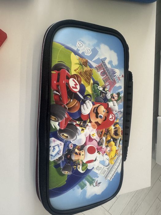 Nintendo switch zestaw ( 3xetui, 6 gier, dodatkowe pady, nakladki)