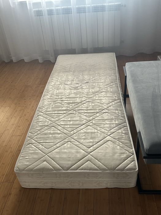 Materac 2 szt. 80x200 cm w dobrym stanie