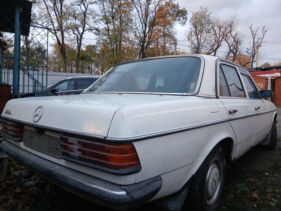 W123 2.5b Mercedes