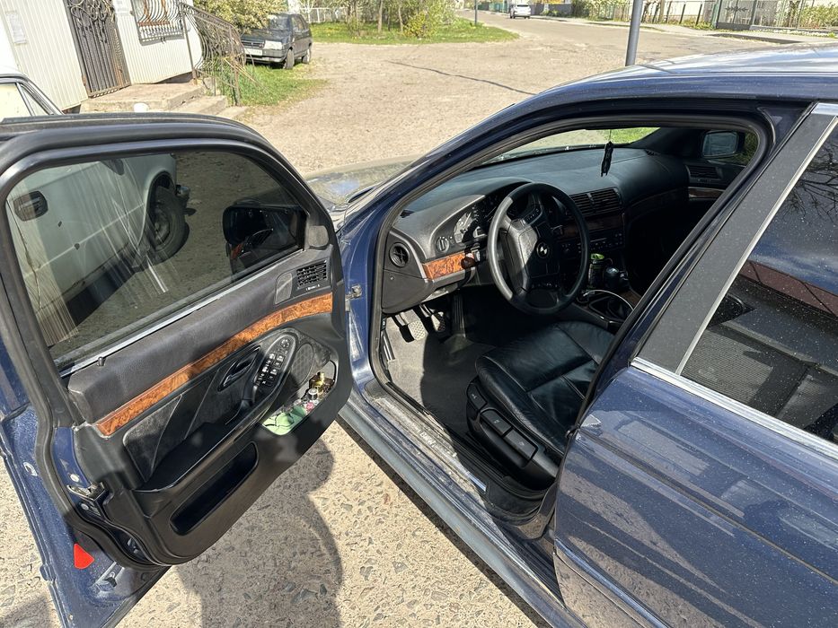 Продам терміново BMW E39 520d 2001