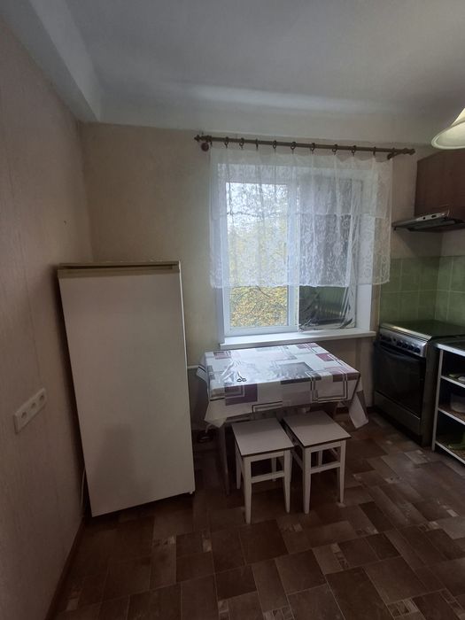 Сдам  однокомнатную на шевчеке 5 этаж