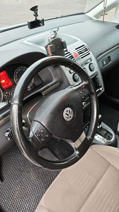 Фольксваген тоуран.