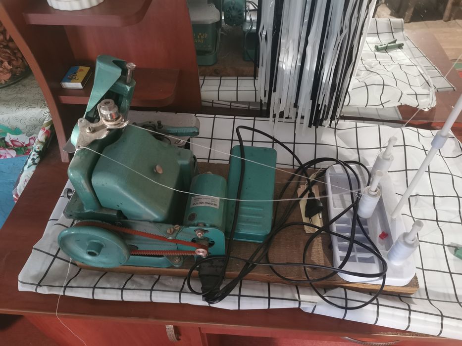 Продам оверлок gn1-114d