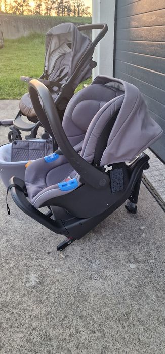 Carrinho de bebé e acessórios