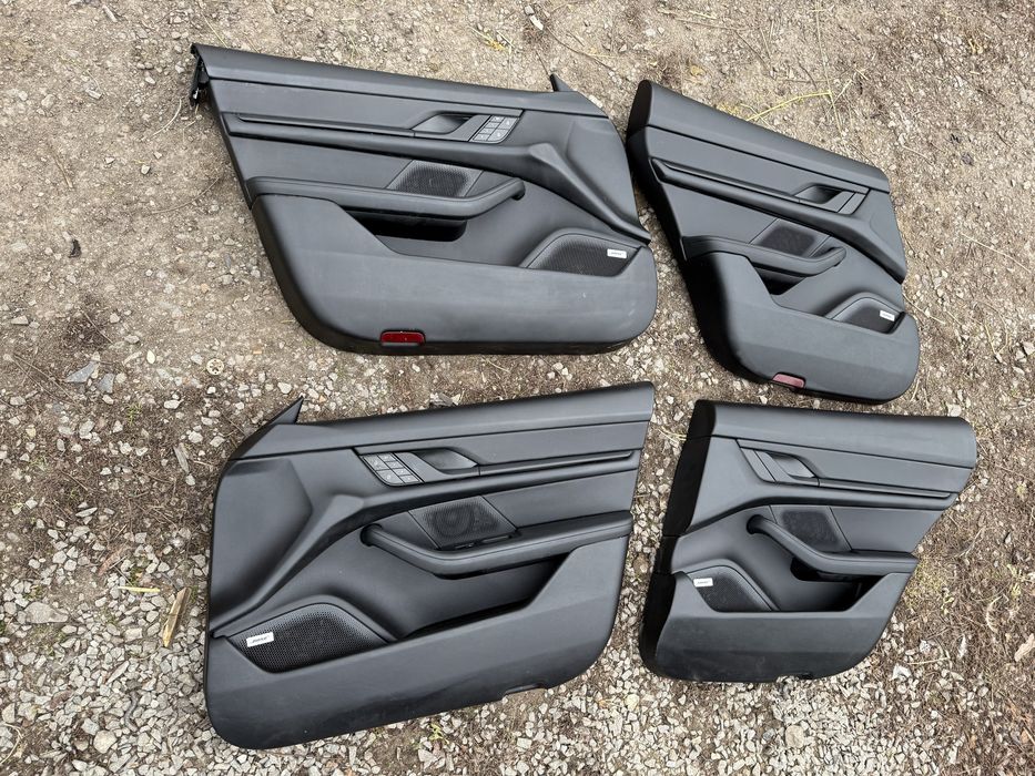 Дверні карти Porsche taycan