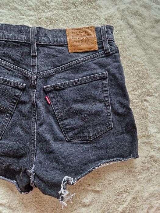 Czarne spodenki Levis