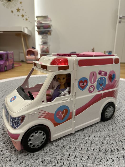 Barbie karetka zestaw z lalką FRM19