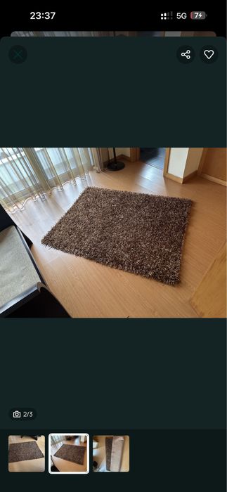 Tapete castanho de pêlo  para quarto