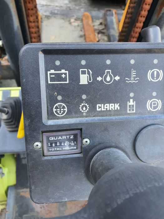 Empilhadora Clark