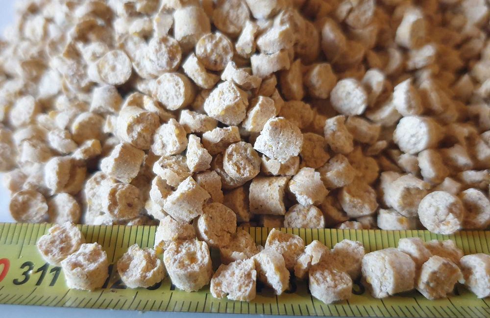 Pellet dla kota kukurydziany zbrylający 39,2L pochłania zapachy 0 pyłu
