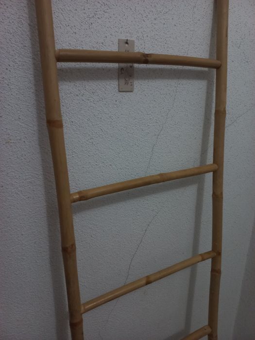 Toalheiro de Escadas em Bambu