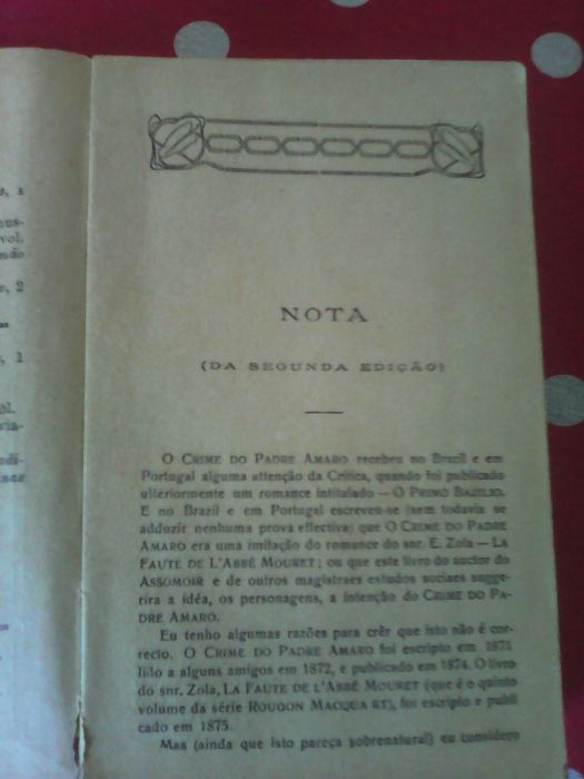 Livro antigo O crime do Padre Amaro