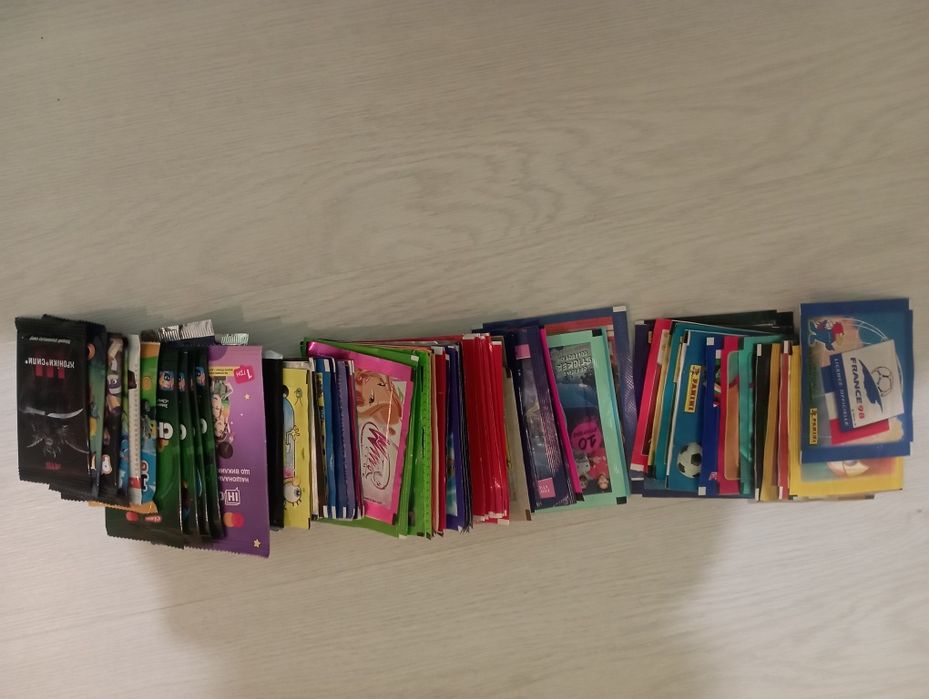 Запечатанные пакетики panini, topps 90 штук