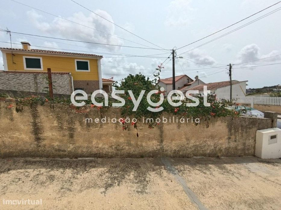 Terreno Urbano com projeto pré aprovado para construir Moradia T2