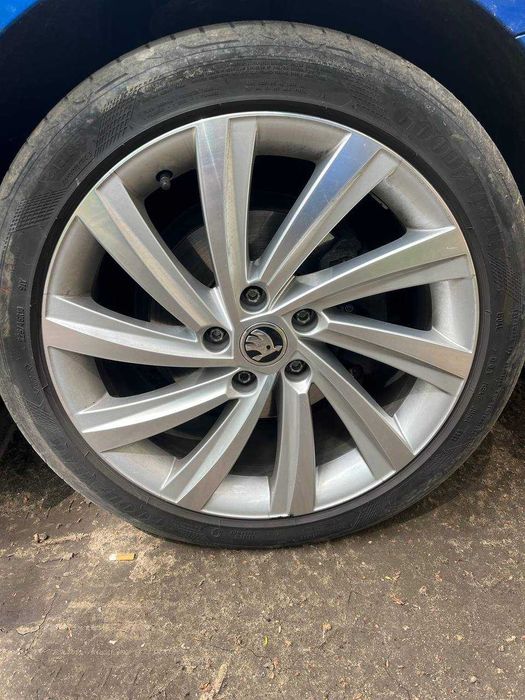 Оригинальные диски 5e3601025h  Audi Skoda VW Seat R18, 5*112 в комплекті з гумою