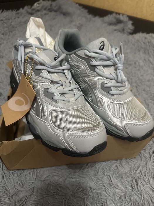 Продам кросівки Asics gel-nyc