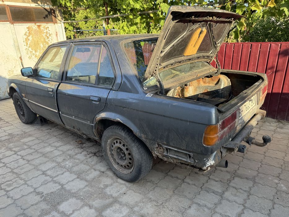 Продам BMW e30.      2,0