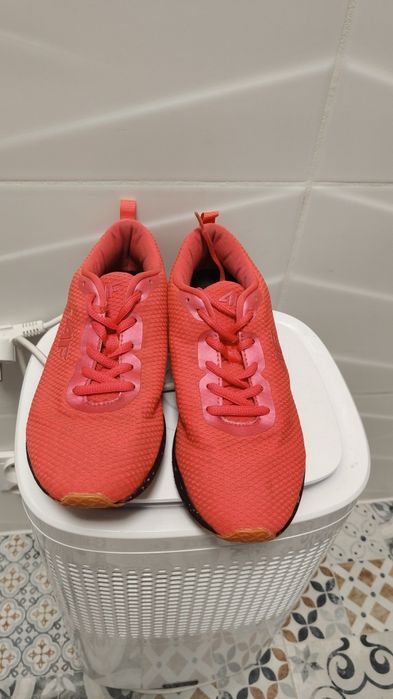 Buty 4F r. 37 * 24 cm sportowe koralowe
