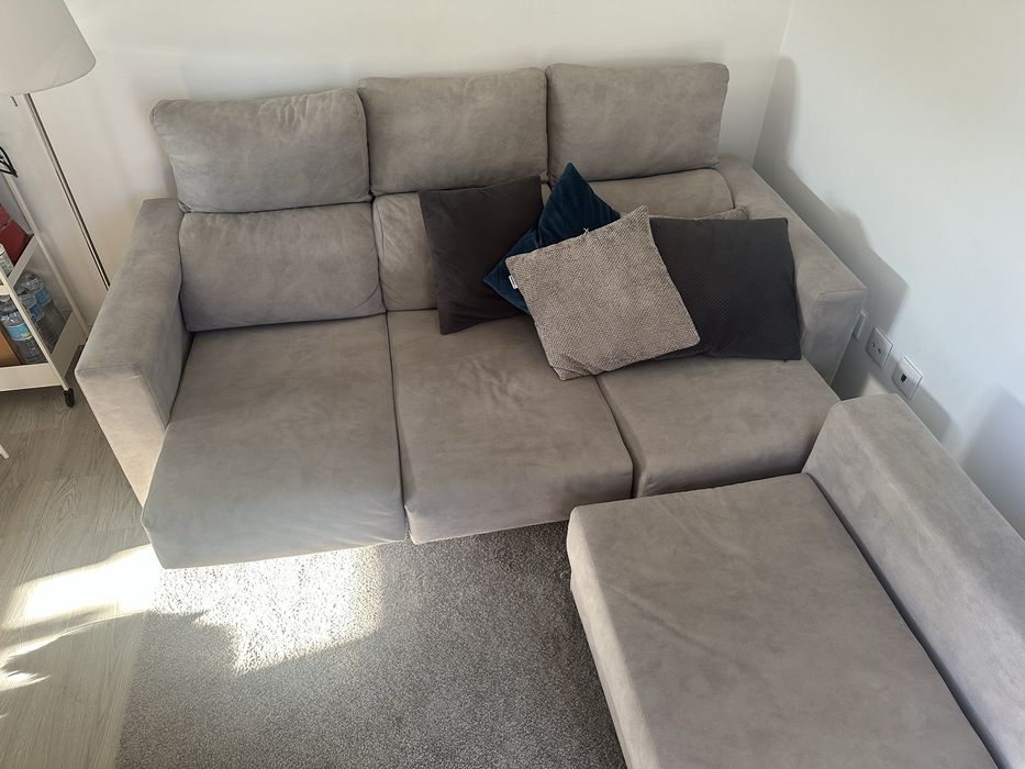 Sofa com 3 lugares e chaise longue separado - cinzento