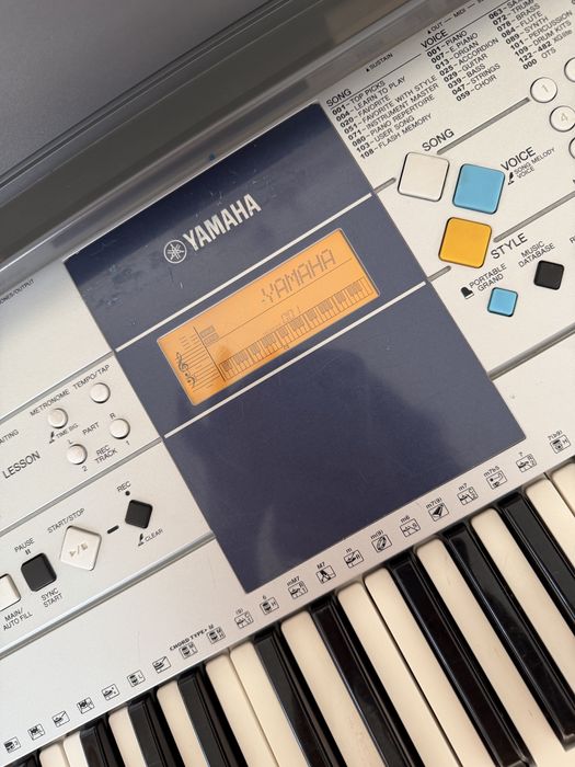синтезатор Yamaha PSR-E323 робочий