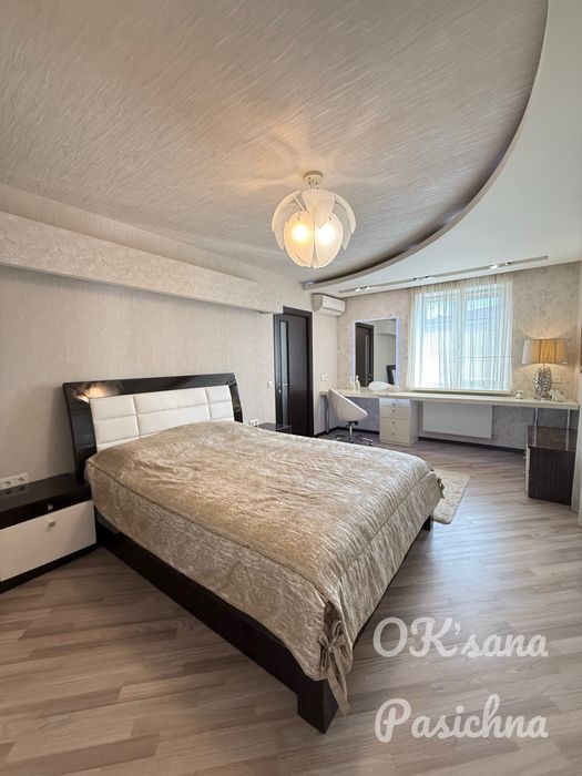 Продам будинок з басейном в Новоолександрівці , поруч Кристальний