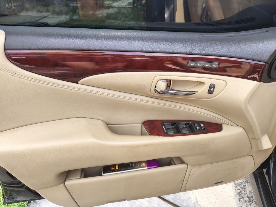 Продам семейный автомобиль