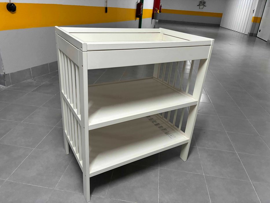 Muda fraldas IKEA para bebé com todos os acessórios incluídos