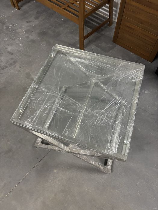 Mesa auxiliar de canto de cidro