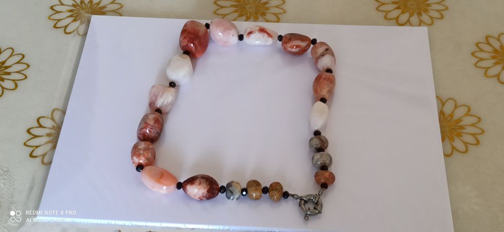 Продам бусы из натурального камня Яшма