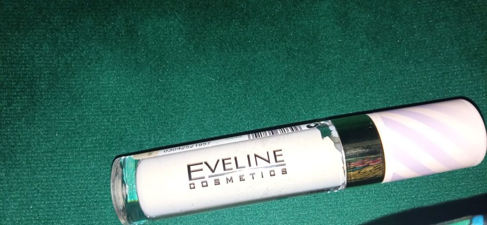 Korektor do twarzy Eveline, nowy