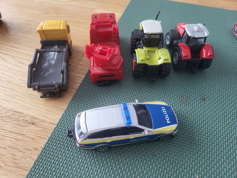 Samochodziki  resoraki majorette  zestaw polizei class  massey  volvo