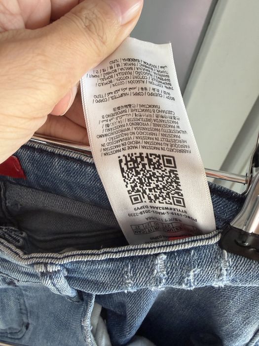 Oryginalne Jeansy GUESS – Skinny z Cyrkoniami i Przetarciami
