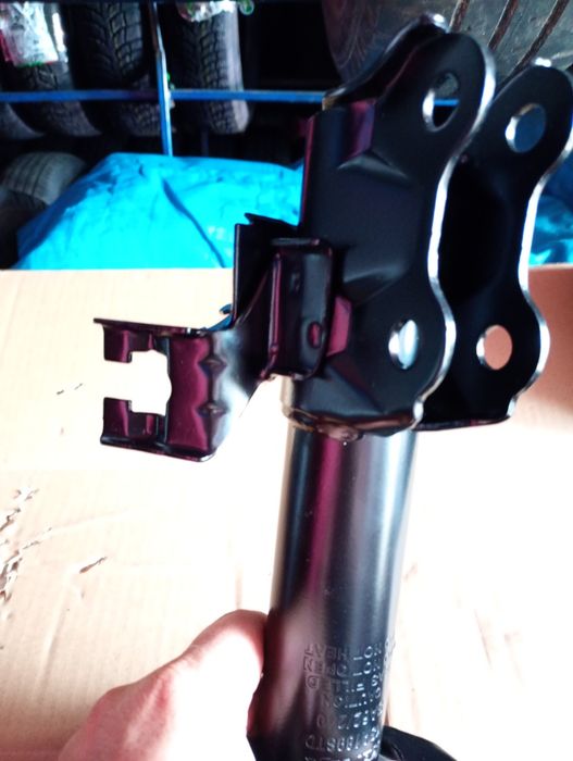 Передние амортизаторы Nissan almera- Reno Logan