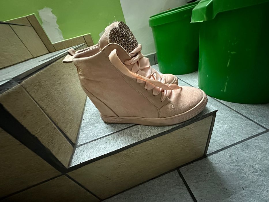 Buty na koturnie skóra naturalna środek