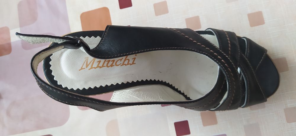 Босоніжки шкіряні жіночі 38 р.