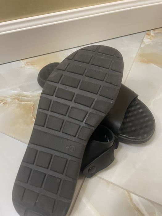 Продам босоніжки ESTRO