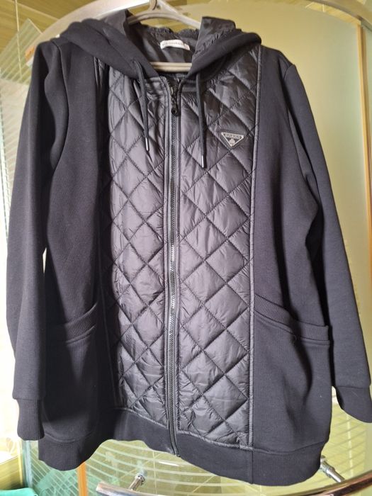 Весенняя куртка отличного качества.