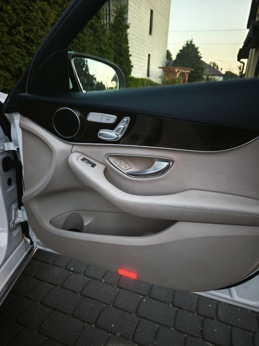 **Mercedes C300 Idealny stan**