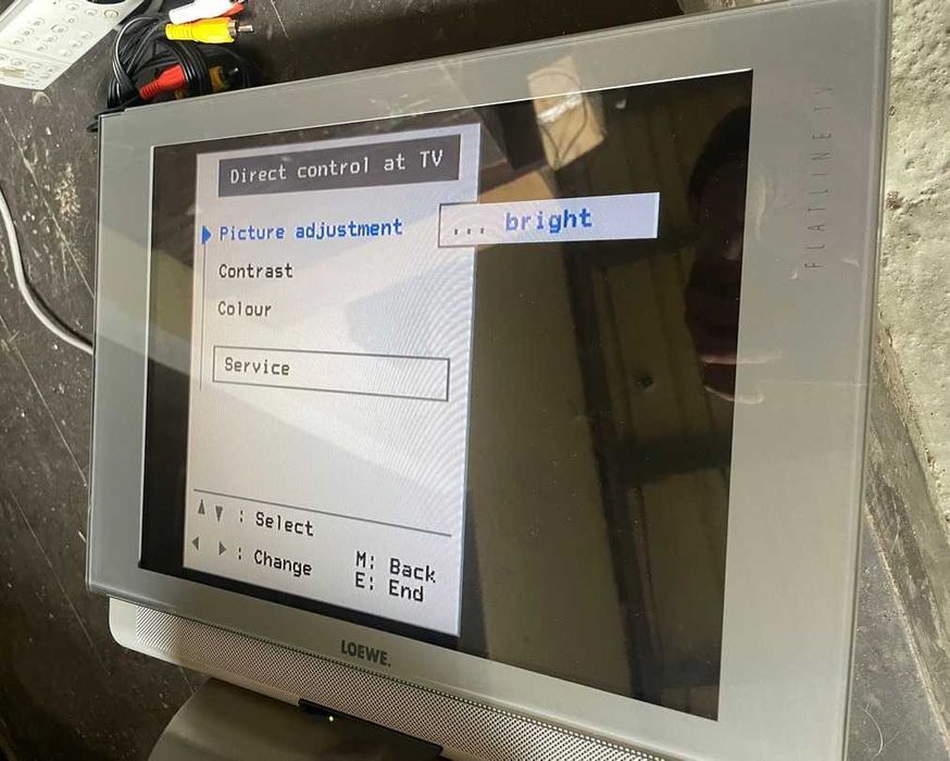 Сверхкомпактный телевизор 15" LOEWE FL38 дизайнерское исполнение