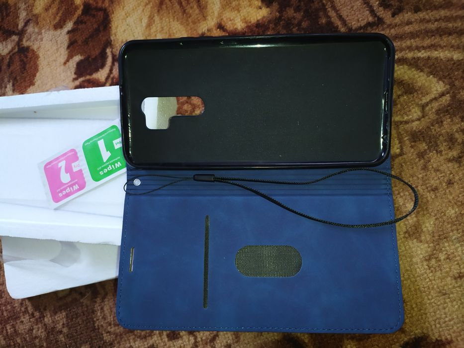 Продам  новий чохол і захисне скло на телефон Xiaomi Redmi Note 8 Pro