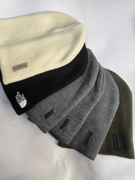 Весняно-осіння  жіноча шапочка