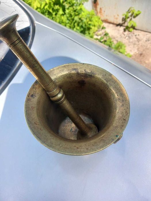 Мідна ступка з 20 століття .