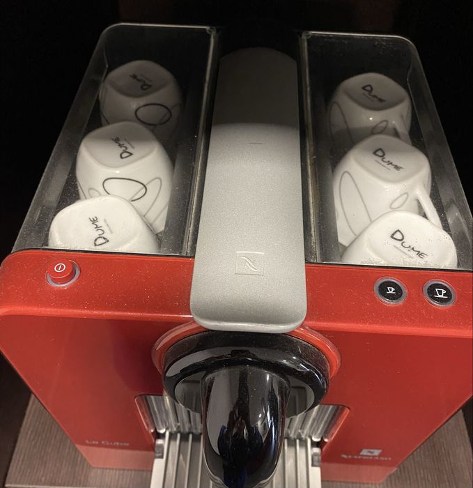 Máquina de café Nespresso Le Cube