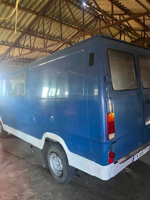 Samochód Dostawczy Mercedes Benz (Kaczka)