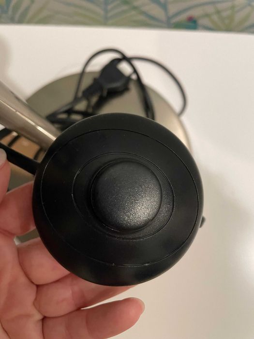 Candeeiro de chão em Metal – Altura justável, Base pesada